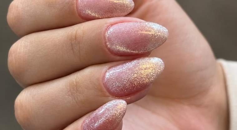 Unhas vermelhas feitas no salão